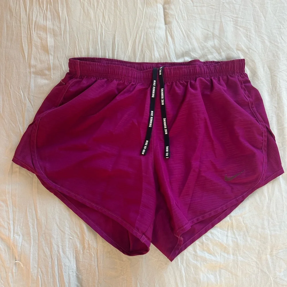 Nike Women's Vibrant Purple Athletic Shorts Size XS‎